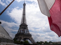 Франция ослабляет карантин: разрешили массовые мероприятия до 5 тысяч человек
