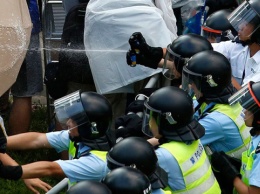 Facebook, Google и Twitter прекращают сотрудничество с полицией Гонконга