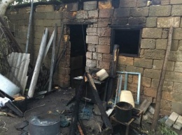 В Горностаевке во время пожара в собственном дворе едва не погиб пенсионер