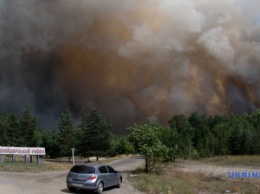 Лесной пожар добрался до Северодонецка, полиция перекрывает дороги