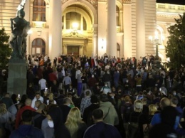 "Коронавриусные протесты": в Белграде массовые беспорядки (видео)