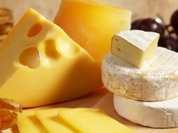 Кому категорически нельзя есть сыр