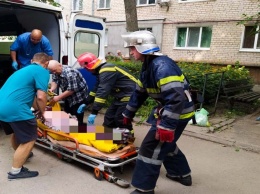 В Вольногорске чрезвычайники спасли пожилую женщину