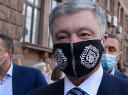 Суд решил затянуть дело Порошенко до 10 октября