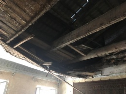 В доме на Манежной снова обрушилась часть крыши