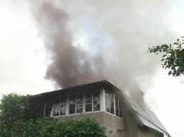 Под Симферополем 2,5 часа тушили пожар в двухэтажном доме, - ФОТО