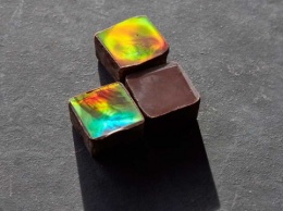 Все цвета радуги: в Швейцарии создали светящийся шоколад