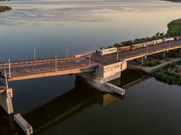 На дорожных рабочих возложили вину за то, что мост в Николаеве саморазвелся
