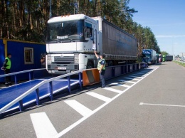 В Киеве водителю фуры выписали штраф в 6500 евро за перегруз