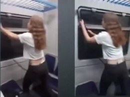 Подростки разгромили вагон поезда «Укрзализныци» и похвастались видео в соцсетях