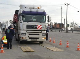 Перевес в 22 тонны: дальнобойщику выписали рекордный штраф в 6,5 тысяч евро