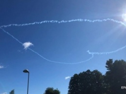 В небе Стокгольма самолеты нарисовали сердца (фото)