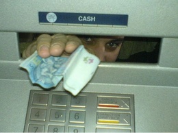 Ушлые мошенники научились обманывать банкоматы: как это происходит