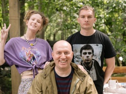Сергей Бурунов, Ирина Пегова и Семен Трескунов отправились на Грушинский фестиваль