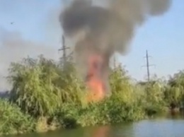 Огонь и черные клубы дыма - в Мелитополе пожар на Горячке (видео)