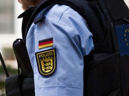 Мужчина с луком и стрелами разоружил полицейских в Германии