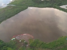 В России десятки тонн топлива попали в озеро - экокатастрофу показали на фото
