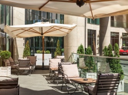 Задание на лето: отдохнуть на свежем воздухе на террасе отеля Hilton в Киеве
