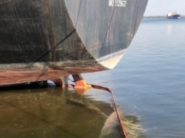 Под Николаевом в Черном море из трубопровода пролилось подсолнечное масло