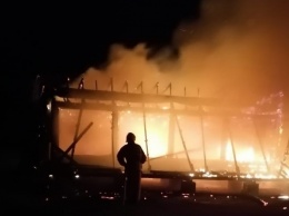 В Крыму ночью горело здание перед аркой «Страна Коктебель»
