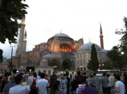 Папа Римский огорчен решением Турции превратить Айя-Софию в мечеть