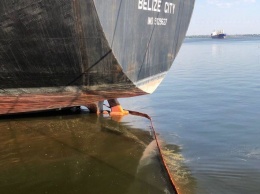 В АМПУ рассказали, как ликвидировали разлив масла на 400 кв. м в Николаевском порту