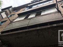 В Кривом Роге с балкона на втором этаже выпал ребенок