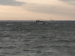 Спасатели оказали помощь пассажирам прогулочного катера