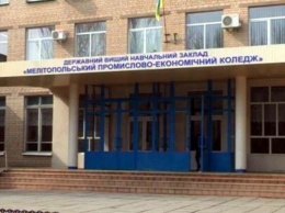 Директрису Мелитопольского колледжа и ее подчиненных, которых подозревают в присвоении 600 тысяч гривен, оставили под домашним арестом