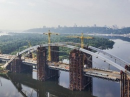 Аудит показал хищение Кличко и Комарницким миллионов на постройке Подольского моста, - СМИ