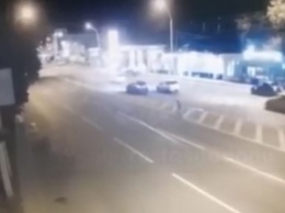 В России женщина решила "отдохнуть" посреди дороги и поплатилась жизнью: видео