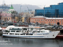 Одесская судоверфь отремонтирует киевский теплоход-ресторан VIP-класса, проданный за долги владельца