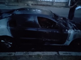 В Николаеве подожгли автомобиль руководителя "Нацкорпуса"