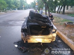 В Николаеве сожгли машину активисту Янтарю, в разговоре с которым Зеленский сказал фразу "я не лох"