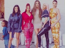 Сестры Кардашьян-Дженнер перевоплотились в современных Spice Girls
