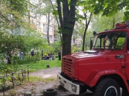 В Киеве мужчина пустил газ в квартире: коммунальщики эвакуировали подъезд - соцсети (фото)