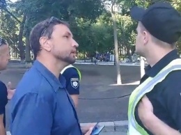 Опубликовано видео стычки Вятровича с полицейским