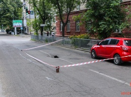 Очередной провал на улице Гоголя в Днепре: проезд перекрыт