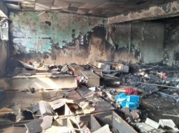 Ночью в Аскании Новой неизвестные подожгли магазин: огнем уничтожено первый этаж