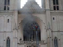 Пожар в кафедральном соборе Нанта: "Ущерб будет очень значительным"