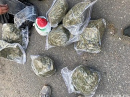 При обыске у стрелявших в Хотяновке на Киевщине обнаружили нарколабораторию и наркотики на сумму 1 млн гривен (фото)