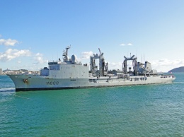 В Черное море вошел французский военный танкер: "Вар" спешит на учения "Си Бриз"