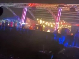 Полиция наведалась на вечеринку на плывущую по Днепру баржу (видео)