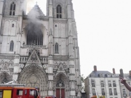 Полиция отпустила задержанного по подозрению в поджоге Нантского собора