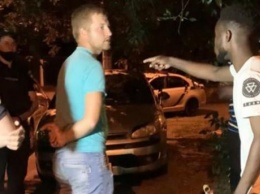 Драка со стрельбой: в Киеве 5 пьяных парней напали на студентов из ДР Конго из-за цвета кожи иностранцев