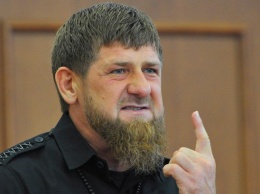 "Мы принимаем бой": Кадыров ответил на санкции США фотографией с оружием