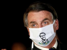 В Бразилии еще двое министров из правительства Болсонару заболели коронавирусом