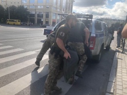 В Луцке мужчина со взрывчаткой захватил автобус с пассажирами