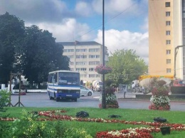 Захват автобуса с заложниками в Луцке: появились видео со стрельбой