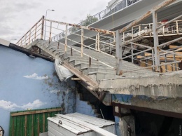 Подчиненного Труханова заподозрили в растрате денег на ремонте лестницы, ведущей к новой эстакаде на 10-й Фонтана